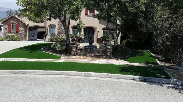 Mirage 108 synthetic turf in a Tucson area yard, photo 3