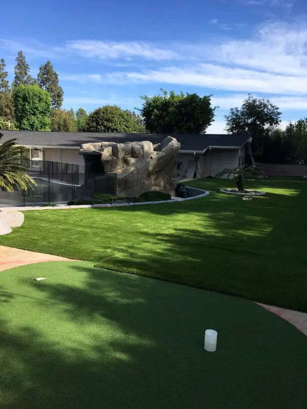 Mirage 82 synthetic turf in a Tucson area yard, photo 13