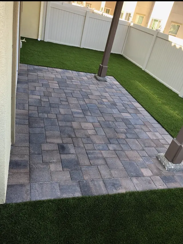 Mirage 82 synthetic turf in a Tucson area yard, photo 21
