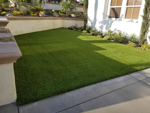 Mirage 82 synthetic turf in a Tucson area yard, photo 22