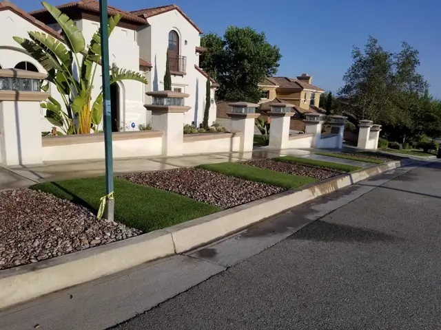 Mirage 82 synthetic turf in a Tucson area yard, photo 23