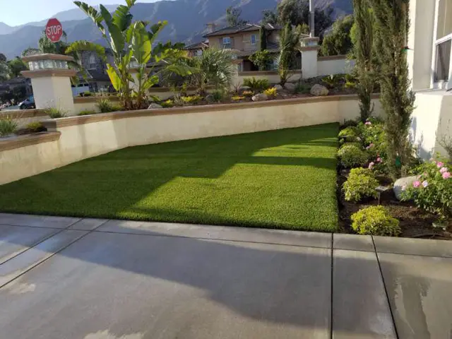 Mirage 82 synthetic turf in a Tucson area yard, photo 24