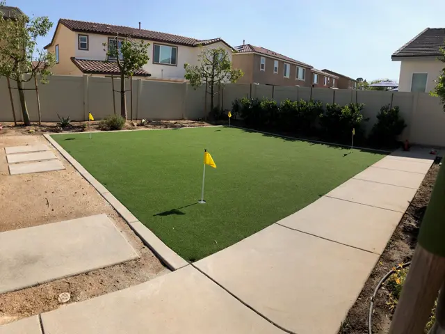 Mirage 85 Putt synthetic turf in a Tucson area yard, photo 2