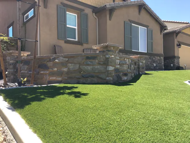 Mirage 94 synthetic turf in a Tucson area yard, photo 8